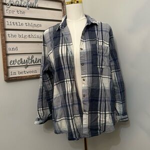 Universal Thread Buttoned Flannel Shirt Collared Blue/White Large Plaid Print M